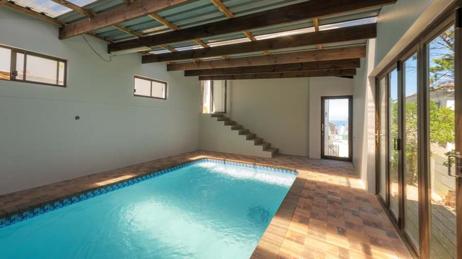 4 Bedroom Property for Sale in Struisbaai Western Cape